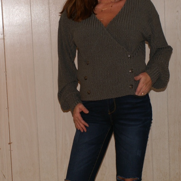Ribbed Double Button Overlapped V-Neck Top - Picture 8 of 9